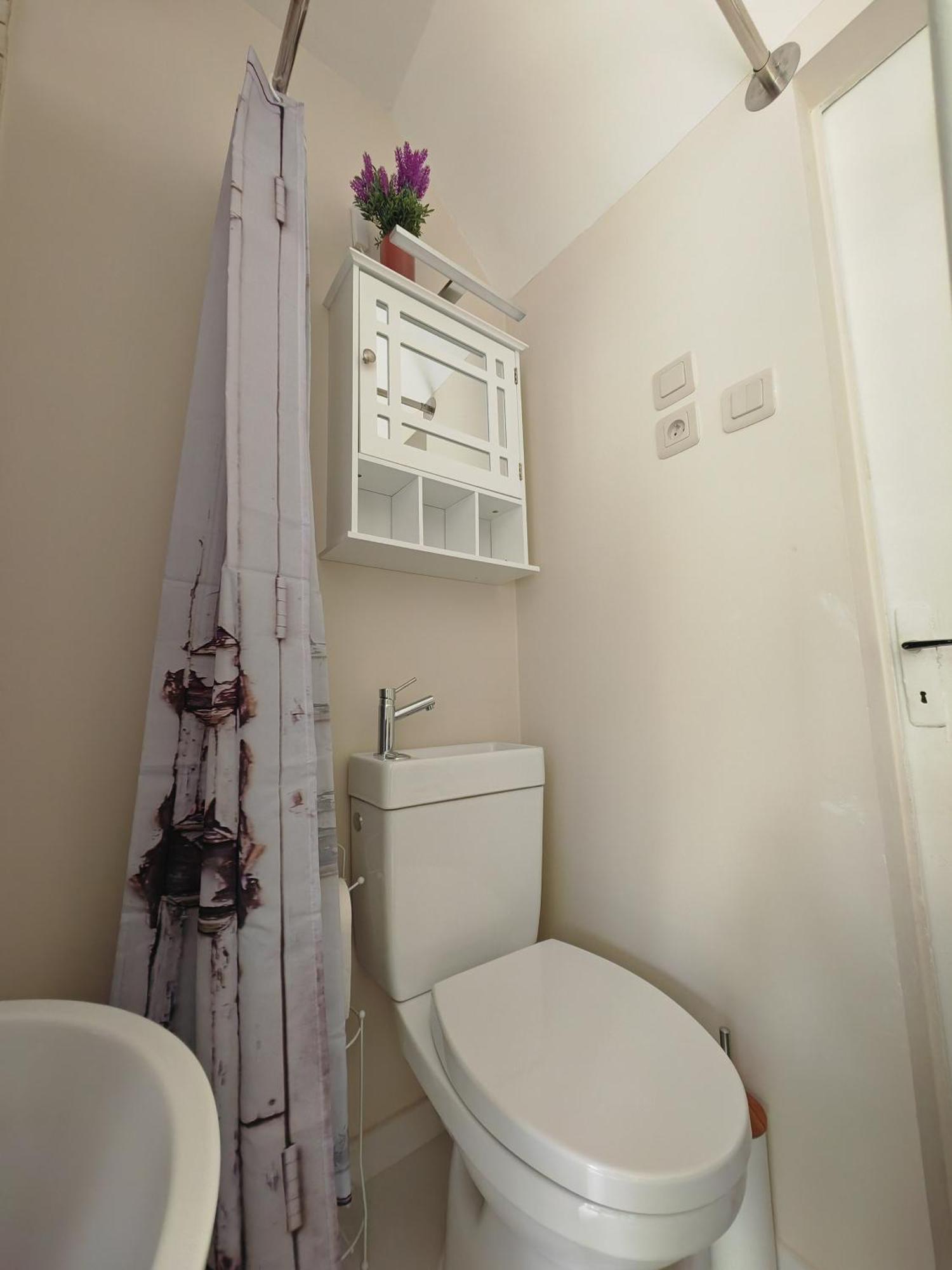 Studette La Rosee Abondante A 45 Min De Paris, 10m2, Independante, Cosy, Apaisante, Mobiliers Convertible, Wifi, Tv, Kitchenette, Sanitaires Inclus Et Visibles Dans La Meme Piece, Mini Terrasse Et Jardin, Canape-lit 120x180, Pour 1 Ou 2 Pers Gabarit Privatunterkunft