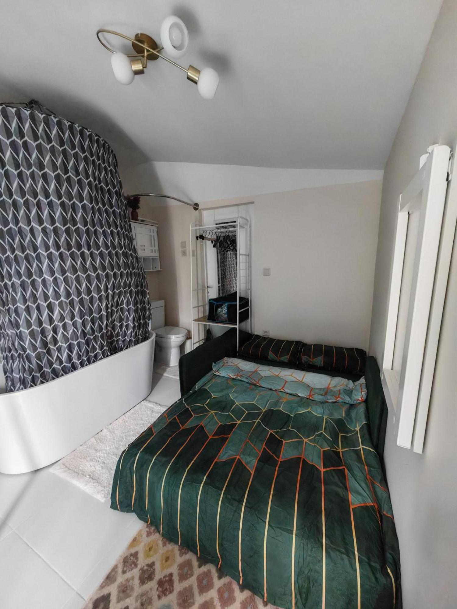 Studette La Rosee Abondante A 45 Min De Paris, 10m2, Independante, Cosy, Apaisante, Mobiliers Convertible, Wifi, Tv, Kitchenette, Sanitaires Inclus Et Visibles Dans La Meme Piece, Mini Terrasse Et Jardin, Canape-lit 120x180, Pour 1 Ou 2 Pers Gabarit *